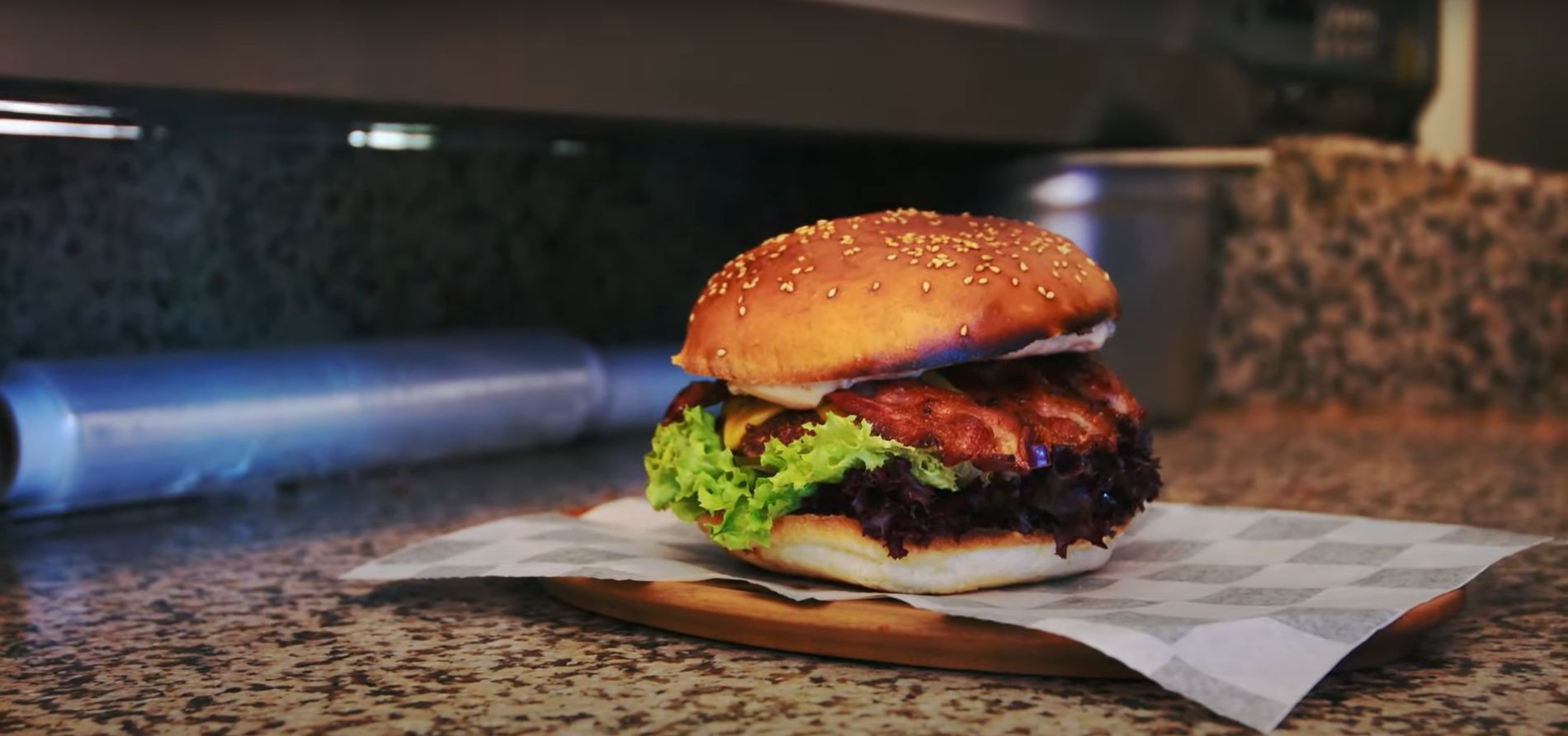 Hogyan készülnek a legjobb hamburgerek, amelyeket gasztroszakértőnk is ajánl? 