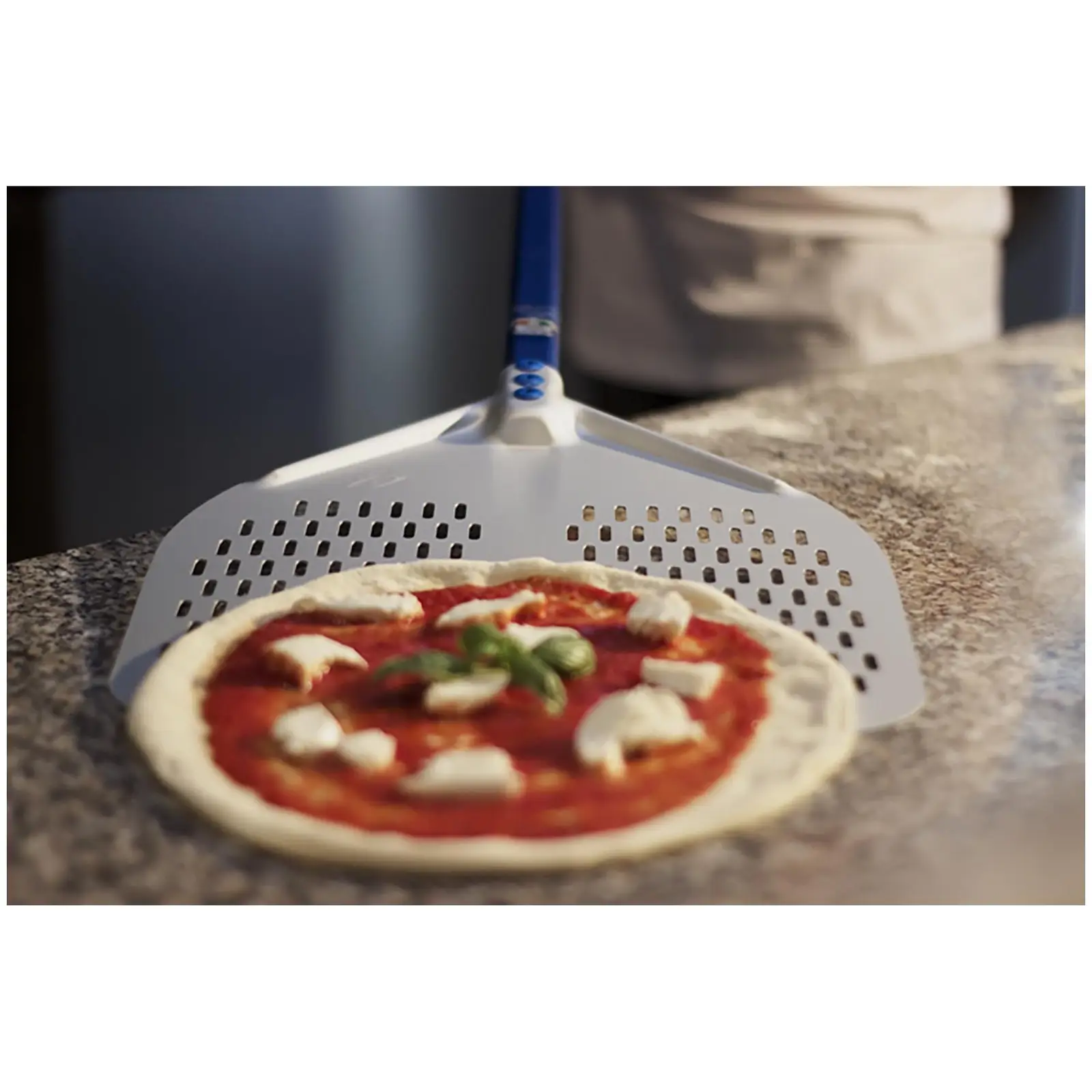 Pizzalapát - 33 x 33 cm - perforált - nyél: 120 cm - eloxált alumínium